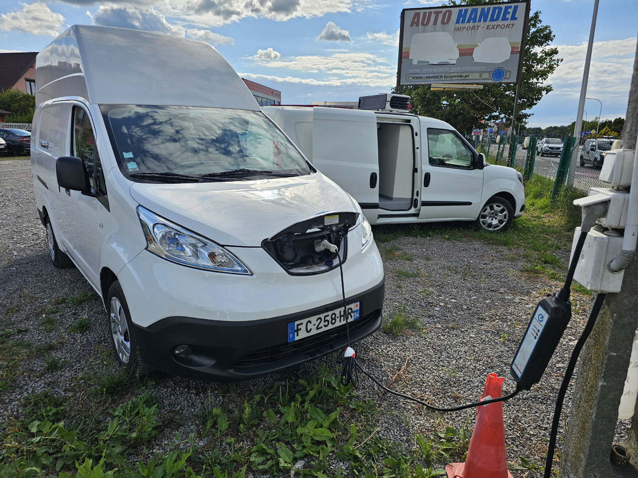 Mali kombi, Električno dostavno vozilo NISSAN E-NV200  ELEKTRYCZNY 40 KV 250 km  KLIMA KAMERA [ Copy ]: slika Mali kombi, Električno dostavno vozilo NISSAN E-NV200  ELEKTRYCZNY 40 KV 250 km  KLIMA KAMERA [ Copy ]