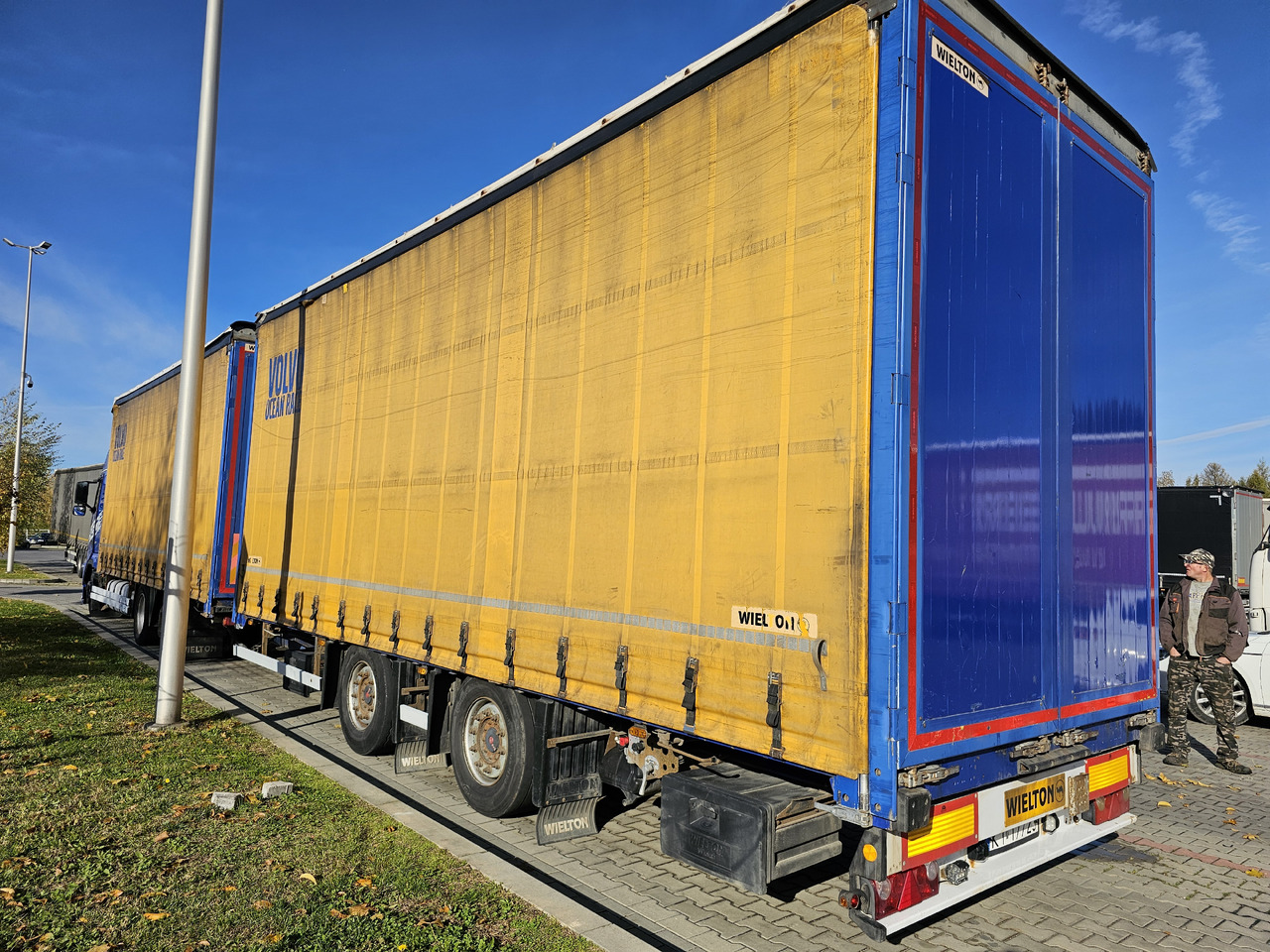 VOLVO FH460 ZESTAW TANDEM 120 M3 PRZEJAZDOWY + PRZYCZEPA FIRANKA SAF - Kamion s ceradom: slika VOLVO FH460 ZESTAW TANDEM 120 M3 PRZEJAZDOWY + PRZYCZEPA FIRANKA SAF - Kamion s ceradom VOLVO FH460 ZESTAW TANDEM 120 M3 PRZEJAZDOWY + PRZYCZEPA FIRANKA SAF - Kamion s ceradom: slika VOLVO FH460 ZESTAW TANDEM 120 M3 PRZEJAZDOWY + PRZYCZEPA FIRANKA SAF - Kamion s ceradom