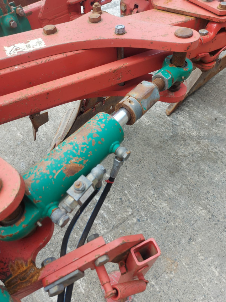 Plug KVERNELAND ES100-200: slika Plug KVERNELAND ES100-200