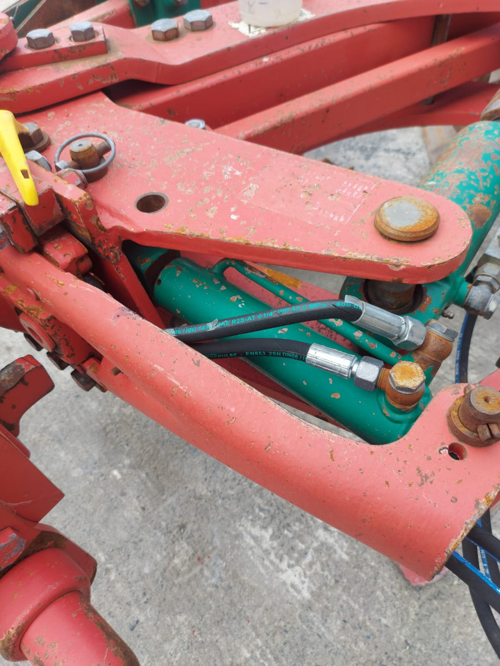 Plug KVERNELAND ES100-200: slika Plug KVERNELAND ES100-200