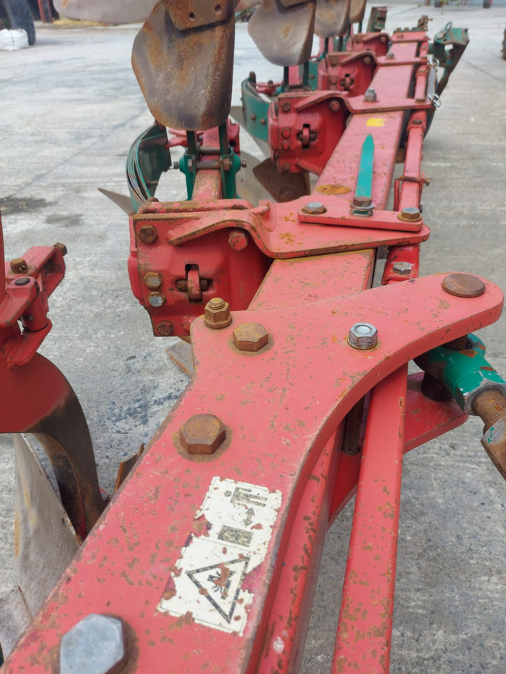 Plug KVERNELAND ES100-200: slika Plug KVERNELAND ES100-200