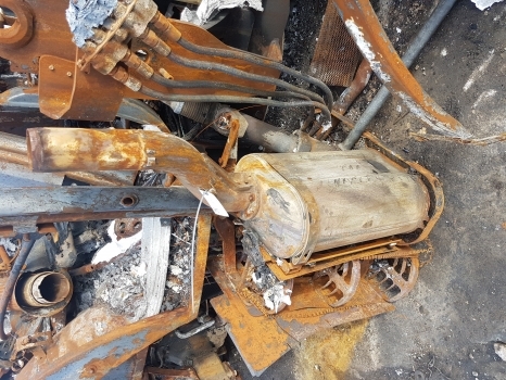 Case Maxxum 110, 120, 130 Steir Profi 4110, 4120 Engine Exhaust Muffler 84470779 - Prigušni lonac za Traktor: slika Case Maxxum 110, 120, 130 Steir Profi 4110, 4120 Engine Exhaust Muffler 84470779 - Prigušni lonac za Traktor Case Maxxum 110, 120, 130 Steir Profi 4110, 4120 Engine Exhaust Muffler 84470779 - Prigušni lonac za Traktor: slika Case Maxxum 110, 120, 130 Steir Profi 4110, 4120 Engine Exhaust Muffler 84470779 - Prigušni lonac za Traktor