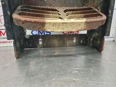Claas Arion 600, 640, 500, 600 Foot Step Lhs 0012609203, 0012609204 - Prag: slika Claas Arion 600, 640, 500, 600 Foot Step Lhs 0012609203, 0012609204 - Prag Claas Arion 600, 640, 500, 600 Foot Step Lhs 0012609203, 0012609204 - Prag: slika Claas Arion 600, 640, 500, 600 Foot Step Lhs 0012609203, 0012609204 - Prag