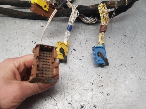 Claas Arion, Axion 640 Cab Wiring Loom Main 0022469930, 0026075290, - Kabeli/ Ožičenje za Traktor: slika Claas Arion, Axion 640 Cab Wiring Loom Main 0022469930, 0026075290, - Kabeli/ Ožičenje za Traktor Claas Arion, Axion 640 Cab Wiring Loom Main 0022469930, 0026075290, - Kabeli/ Ožičenje za Traktor: slika Claas Arion, Axion 640 Cab Wiring Loom Main 0022469930, 0026075290, - Kabeli/ Ožičenje za Traktor