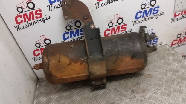 Fendt 412 Vario Air Tank Assembly With Brackets And Valve 72365839 - Dijelovi kočnica za Traktor: slika Fendt 412 Vario Air Tank Assembly With Brackets And Valve 72365839 - Dijelovi kočnica za Traktor Fendt 412 Vario Air Tank Assembly With Brackets And Valve 72365839 - Dijelovi kočnica za Traktor: slika Fendt 412 Vario Air Tank Assembly With Brackets And Valve 72365839 - Dijelovi kočnica za Traktor