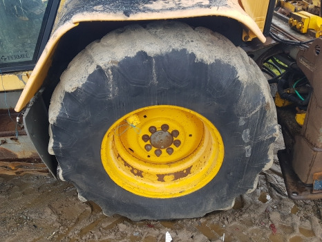 Fermec 860 Rear Wheel Pair 18.4-26 - Kompletan kotač za Poljoprivredni strojevi: slika Fermec 860 Rear Wheel Pair 18.4-26 - Kompletan kotač za Poljoprivredni strojevi Fermec 860 Rear Wheel Pair 18.4-26 - Kompletan kotač za Poljoprivredni strojevi: slika Fermec 860 Rear Wheel Pair 18.4-26 - Kompletan kotač za Poljoprivredni strojevi