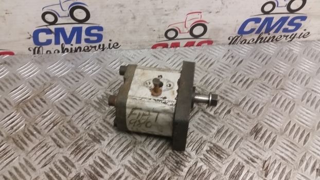 Fiat 980 Hydraulic Power Steering Pump 87569205, 5179722, 5129481, 44900839 - Servo pumpa upravljačkog mehanizma za Traktor: slika Fiat 980 Hydraulic Power Steering Pump 87569205, 5179722, 5129481, 44900839 - Servo pumpa upravljačkog mehanizma za Traktor Fiat 980 Hydraulic Power Steering Pump 87569205, 5179722, 5129481, 44900839 - Servo pumpa upravljačkog mehanizma za Traktor: slika Fiat 980 Hydraulic Power Steering Pump 87569205, 5179722, 5129481, 44900839 - Servo pumpa upravljačkog mehanizma za Traktor