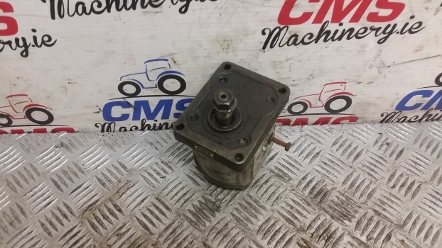 Fiat 980 Hydraulic Power Steering Pump 87569205, 5179722, 5129481, 44900839 - Servo pumpa upravljačkog mehanizma za Traktor: slika Fiat 980 Hydraulic Power Steering Pump 87569205, 5179722, 5129481, 44900839 - Servo pumpa upravljačkog mehanizma za Traktor Fiat 980 Hydraulic Power Steering Pump 87569205, 5179722, 5129481, 44900839 - Servo pumpa upravljačkog mehanizma za Traktor: slika Fiat 980 Hydraulic Power Steering Pump 87569205, 5179722, 5129481, 44900839 - Servo pumpa upravljačkog mehanizma za Traktor