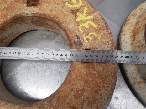 Ford 10, 600, 5000 Series, 5600, Wheel Weight 33kg, Pair 81802263, C5nn1n000a - Protuuteg: slika Ford 10, 600, 5000 Series, 5600, Wheel Weight 33kg, Pair 81802263, C5nn1n000a - Protuuteg Ford 10, 600, 5000 Series, 5600, Wheel Weight 33kg, Pair 81802263, C5nn1n000a - Protuuteg: slika Ford 10, 600, 5000 Series, 5600, Wheel Weight 33kg, Pair 81802263, C5nn1n000a - Protuuteg