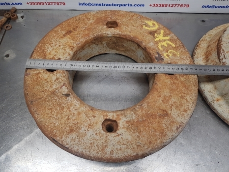 Ford 10, 600, 5000 Series, 5600, Wheel Weight 33kg, Pair 81802263, C5nn1n000a - Protuuteg: slika Ford 10, 600, 5000 Series, 5600, Wheel Weight 33kg, Pair 81802263, C5nn1n000a - Protuuteg Ford 10, 600, 5000 Series, 5600, Wheel Weight 33kg, Pair 81802263, C5nn1n000a - Protuuteg: slika Ford 10, 600, 5000 Series, 5600, Wheel Weight 33kg, Pair 81802263, C5nn1n000a - Protuuteg