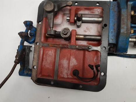 Ford 10 Series 6610, 7710, 7810, 7910, Transmission Gear Shift Cover E4nn7488aa - Mjenjač: slika Ford 10 Series 6610, 7710, 7810, 7910, Transmission Gear Shift Cover E4nn7488aa - Mjenjač Ford 10 Series 6610, 7710, 7810, 7910, Transmission Gear Shift Cover E4nn7488aa - Mjenjač: slika Ford 10 Series 6610, 7710, 7810, 7910, Transmission Gear Shift Cover E4nn7488aa - Mjenjač
