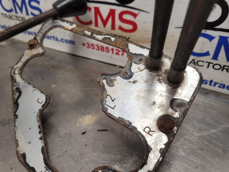 Ford 10 Series, Sq Cab Gear Change Panel With Loader Lever With Cable - Ručica mjenjača za Traktor: slika  Ford 10 Series, Sq Cab Gear Change Panel With Loader Lever With Cable - Ručica mjenjača za Traktor Ford 10 Series, Sq Cab Gear Change Panel With Loader Lever With Cable - Ručica mjenjača za Traktor: slika  Ford 10 Series, Sq Cab Gear Change Panel With Loader Lever With Cable - Ručica mjenjača za Traktor