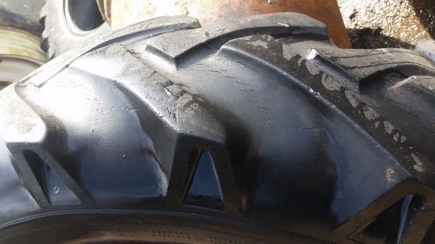 Ford 4000 Rear Wheel And Tyre 12.4/11-32. Please Check By Description - Kompletan kotač za Traktor: slika Ford 4000 Rear Wheel And Tyre 12.4/11-32. Please Check By Description - Kompletan kotač za Traktor Ford 4000 Rear Wheel And Tyre 12.4/11-32. Please Check By Description - Kompletan kotač za Traktor: slika Ford 4000 Rear Wheel And Tyre 12.4/11-32. Please Check By Description - Kompletan kotač za Traktor