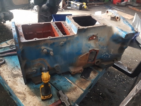 Ford 4830 , 5030 Transmission Housing E9nn7003ba, E9nn7003bb, 81874937 - Prijenos za Traktor: slika Ford 4830 , 5030 Transmission Housing E9nn7003ba, E9nn7003bb, 81874937 - Prijenos za Traktor Ford 4830 , 5030 Transmission Housing E9nn7003ba, E9nn7003bb, 81874937 - Prijenos za Traktor: slika Ford 4830 , 5030 Transmission Housing E9nn7003ba, E9nn7003bb, 81874937 - Prijenos za Traktor