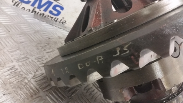 Ford 5000 Rear Bevel Gear (37:6) 81824192 And Differential C7nn4206a, 81816247 - Diferencijalni zupčanik za Traktor: slika Ford 5000 Rear Bevel Gear (37:6) 81824192 And Differential C7nn4206a, 81816247 - Diferencijalni zupčanik za Traktor Ford 5000 Rear Bevel Gear (37:6) 81824192 And Differential C7nn4206a, 81816247 - Diferencijalni zupčanik za Traktor: slika Ford 5000 Rear Bevel Gear (37:6) 81824192 And Differential C7nn4206a, 81816247 - Diferencijalni zupčanik za Traktor