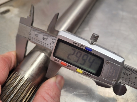 Prednja osovina Ford 6810, 7610, 7710, 7810, 7910 Carraro Front Axle Drive Shaft Car121566, Car140960: slika Prednja osovina Ford 6810, 7610, 7710, 7810, 7910 Carraro Front Axle Drive Shaft Car121566, Car140960 Prednja osovina Ford 6810, 7610, 7710, 7810, 7910 Carraro Front Axle Drive Shaft Car121566, Car140960: slika Prednja osovina Ford 6810, 7610, 7710, 7810, 7910 Carraro Front Axle Drive Shaft Car121566, Car140960