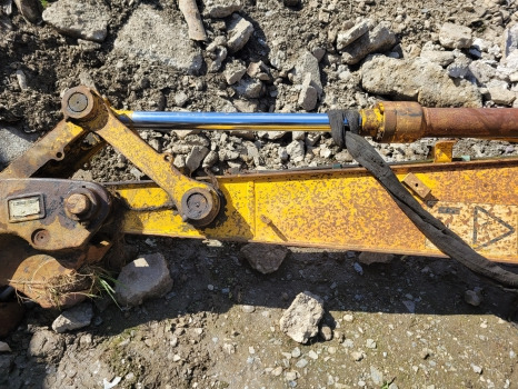 Jcb Jz140, Js130, Js145 Dipper Arm 335/10800, 332/j2609 - Krak za Bager: slika  Jcb Jz140, Js130, Js145 Dipper Arm 335/10800, 332/j2609 - Krak za Bager Jcb Jz140, Js130, Js145 Dipper Arm 335/10800, 332/j2609 - Krak za Bager: slika  Jcb Jz140, Js130, Js145 Dipper Arm 335/10800, 332/j2609 - Krak za Bager