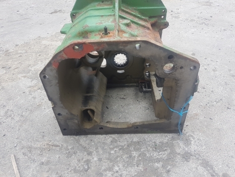 John Deere 6610, 6510, 6500, 6600 Range Transmission Housing Al115225, L114798 - Mjenjač za Traktor: slika John Deere 6610, 6510, 6500, 6600 Range Transmission Housing Al115225, L114798 - Mjenjač za Traktor John Deere 6610, 6510, 6500, 6600 Range Transmission Housing Al115225, L114798 - Mjenjač za Traktor: slika John Deere 6610, 6510, 6500, 6600 Range Transmission Housing Al115225, L114798 - Mjenjač za Traktor