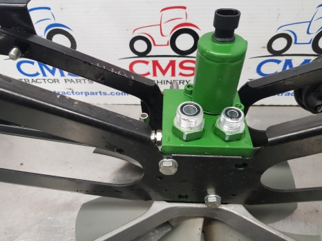 Hladnjak John Deere 6r185, 6r, Charge Air Cooler Hydraulic Motor Al213705, Al207709: slika Hladnjak John Deere 6r185, 6r, Charge Air Cooler Hydraulic Motor Al213705, Al207709