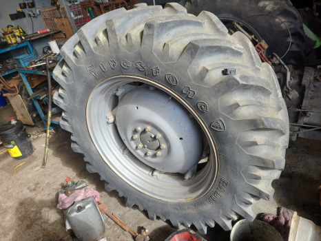 Massey Ferguson 265, 275, 290 Rear Wheel And Tyre 16.9r34 - Kompletan kotač: slika Massey Ferguson 265, 275, 290 Rear Wheel And Tyre 16.9r34 - Kompletan kotač Massey Ferguson 265, 275, 290 Rear Wheel And Tyre 16.9r34 - Kompletan kotač: slika Massey Ferguson 265, 275, 290 Rear Wheel And Tyre 16.9r34 - Kompletan kotač