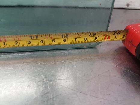 Staklo i dijelovi Massey Ferguson 690, 698, 699 Cab Side Window Glass Tg1249, 3302705m4, 3301819m1: slika Staklo i dijelovi Massey Ferguson 690, 698, 699 Cab Side Window Glass Tg1249, 3302705m4, 3301819m1