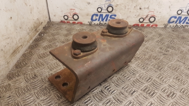 Massey Ferguson 690, 698, 699 Cab Suspension Bracket Mounting Lhs 1680876m91 - Ovjes kabine za Traktor: slika Massey Ferguson 690, 698, 699 Cab Suspension Bracket Mounting Lhs 1680876m91 - Ovjes kabine za Traktor Massey Ferguson 690, 698, 699 Cab Suspension Bracket Mounting Lhs 1680876m91 - Ovjes kabine za Traktor: slika Massey Ferguson 690, 698, 699 Cab Suspension Bracket Mounting Lhs 1680876m91 - Ovjes kabine za Traktor