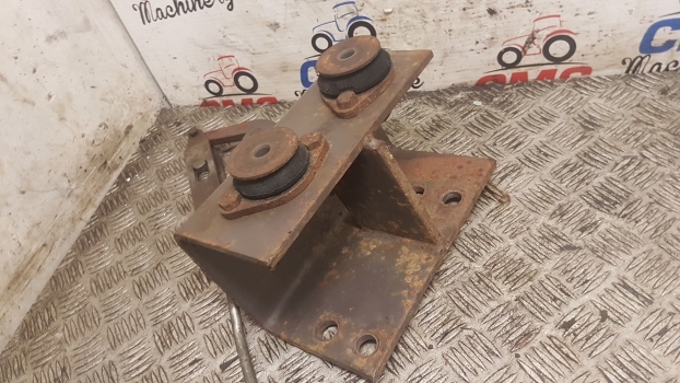 Massey Ferguson 690, 698, 699 Cab Suspension Bracket Mounting Rhs 1679774m93 - Ovjes kabine za Traktor: slika Massey Ferguson 690, 698, 699 Cab Suspension Bracket Mounting Rhs 1679774m93 - Ovjes kabine za Traktor Massey Ferguson 690, 698, 699 Cab Suspension Bracket Mounting Rhs 1679774m93 - Ovjes kabine za Traktor: slika Massey Ferguson 690, 698, 699 Cab Suspension Bracket Mounting Rhs 1679774m93 - Ovjes kabine za Traktor