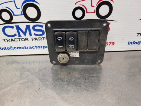 Massey Ferguson 9306, 9407, Control Panel Assy 3973054m1, 4241340m1, 3971574m1 - Kabina i unutrašnjost: slika Massey Ferguson 9306, 9407, Control Panel Assy 3973054m1, 4241340m1, 3971574m1 - Kabina i unutrašnjost Massey Ferguson 9306, 9407, Control Panel Assy 3973054m1, 4241340m1, 3971574m1 - Kabina i unutrašnjost: slika Massey Ferguson 9306, 9407, Control Panel Assy 3973054m1, 4241340m1, 3971574m1 - Kabina i unutrašnjost