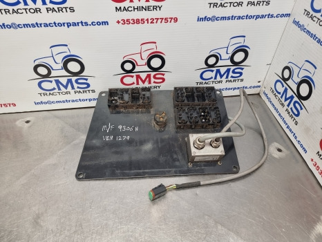 Massey Ferguson 9306, 9407, Control Panel Assy 3973054m1, 4241340m1, 3971574m1 - Kabina i unutrašnjost: slika Massey Ferguson 9306, 9407, Control Panel Assy 3973054m1, 4241340m1, 3971574m1 - Kabina i unutrašnjost Massey Ferguson 9306, 9407, Control Panel Assy 3973054m1, 4241340m1, 3971574m1 - Kabina i unutrašnjost: slika Massey Ferguson 9306, 9407, Control Panel Assy 3973054m1, 4241340m1, 3971574m1 - Kabina i unutrašnjost