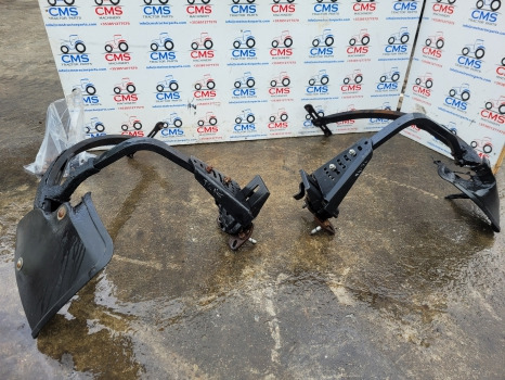 New Holland Case T6, T7, T6000, Maxxum Ser Front Mudguard Bracket Kit 47444870 - Blatobran: slika New Holland Case T6, T7, T6000, Maxxum Ser Front Mudguard Bracket Kit 47444870 - Blatobran New Holland Case T6, T7, T6000, Maxxum Ser Front Mudguard Bracket Kit 47444870 - Blatobran: slika New Holland Case T6, T7, T6000, Maxxum Ser Front Mudguard Bracket Kit 47444870 - Blatobran