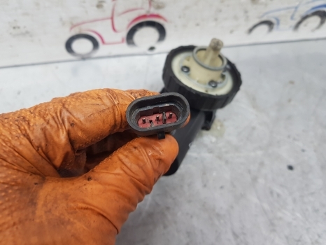 New Holland Case Ts, Tm, Mxm Series Electric Fuel Pump 87802238 - Pumpa goriva za Traktor: slika New Holland Case Ts, Tm, Mxm Series Electric Fuel Pump 87802238 - Pumpa goriva za Traktor New Holland Case Ts, Tm, Mxm Series Electric Fuel Pump 87802238 - Pumpa goriva za Traktor: slika New Holland Case Ts, Tm, Mxm Series Electric Fuel Pump 87802238 - Pumpa goriva za Traktor