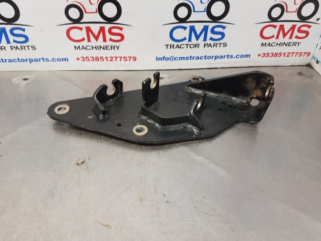 New Holland T5.95, T4, T5, Transmission Rod Control Bracket 84550775 - Prijenos: slika New Holland T5.95, T4, T5, Transmission Rod Control Bracket 84550775 - Prijenos New Holland T5.95, T4, T5, Transmission Rod Control Bracket 84550775 - Prijenos: slika New Holland T5.95, T4, T5, Transmission Rod Control Bracket 84550775 - Prijenos