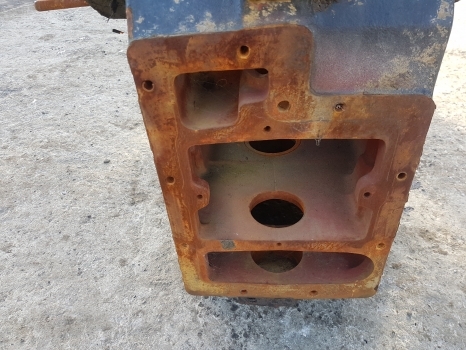 New Holland Tm130, Tm120, Tm140 Transmission Housing 47125398, 44985001 - Mjenjač za Traktor: slika New Holland Tm130, Tm120, Tm140 Transmission Housing 47125398, 44985001 - Mjenjač za Traktor New Holland Tm130, Tm120, Tm140 Transmission Housing 47125398, 44985001 - Mjenjač za Traktor: slika New Holland Tm130, Tm120, Tm140 Transmission Housing 47125398, 44985001 - Mjenjač za Traktor