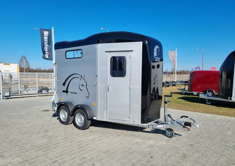 Cheval Liberte Touring Country + Siodlarnia - Auto prikolica: slika Cheval Liberte Touring Country + Siodlarnia - Auto prikolica Cheval Liberte Touring Country + Siodlarnia - Auto prikolica: slika Cheval Liberte Touring Country + Siodlarnia - Auto prikolica