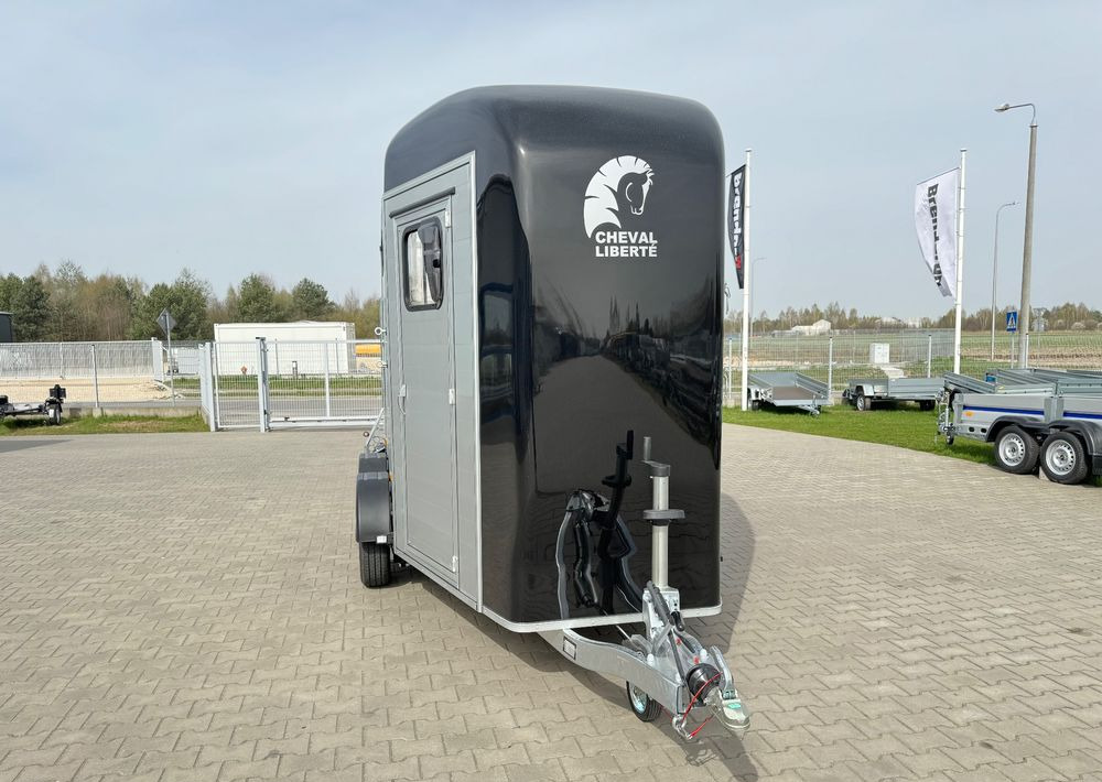 Cheval Liberte Touring Country XL przyczepa na dwa konie | duża siodlarnia | drzwi boczne | rampa przednia | 387×179 cm | ALUMINIOWA | Debon | dostawa | mocna i solidna | - Prikolica za konje: slika Cheval Liberte Touring Country XL przyczepa na dwa konie | duża siodlarnia | drzwi boczne | rampa przednia | 387×179 cm | ALUMINIOWA | Debon | dostawa | mocna i solidna | - Prikolica za konje Cheval Liberte Touring Country XL przyczepa na dwa konie | duża siodlarnia | drzwi boczne | rampa przednia | 387×179 cm | ALUMINIOWA | Debon | dostawa | mocna i solidna | - Prikolica za konje: slika Cheval Liberte Touring Country XL przyczepa na dwa konie | duża siodlarnia | drzwi boczne | rampa przednia | 387×179 cm | ALUMINIOWA | Debon | dostawa | mocna i solidna | - Prikolica za konje