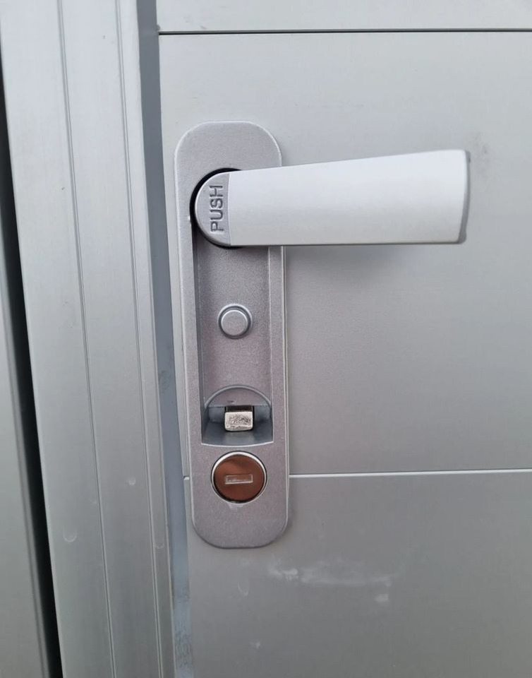 Novi Prikolica sa zatvorenim sandukom DEBON Furgon C500 ALU + drzwi boczne: slika Novi Prikolica sa zatvorenim sandukom DEBON Furgon C500 ALU + drzwi boczne