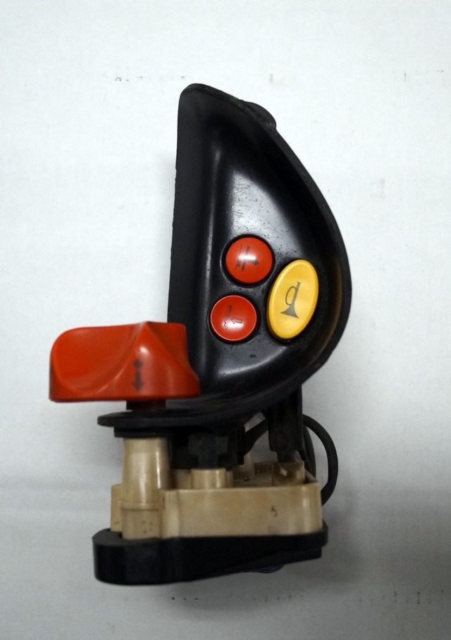 Linde 1443605100 | Rijschakelaar Control handle Control module - Električni sustav za Oprema za rukovanje materijalima: slika Linde 1443605100 | Rijschakelaar Control handle Control module - Električni sustav za Oprema za rukovanje materijalima Linde 1443605100 | Rijschakelaar Control handle Control module - Električni sustav za Oprema za rukovanje materijalima: slika Linde 1443605100 | Rijschakelaar Control handle Control module - Električni sustav za Oprema za rukovanje materijalima