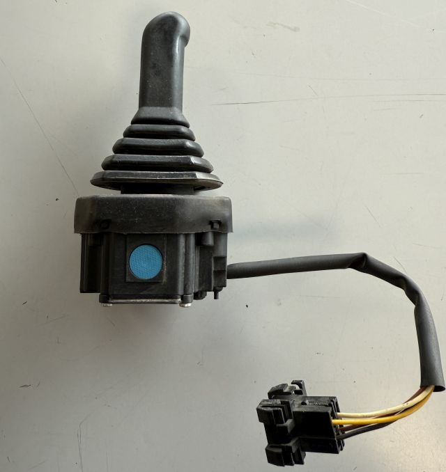 Linde 409324 | Joystick Single Axis Still no. 8409324 sn 0645 125 - Električni sustav za Oprema za rukovanje materijalima: slika Linde 409324 | Joystick Single Axis Still no. 8409324 sn 0645 125 - Električni sustav za Oprema za rukovanje materijalima Linde 409324 | Joystick Single Axis Still no. 8409324 sn 0645 125 - Električni sustav za Oprema za rukovanje materijalima: slika Linde 409324 | Joystick Single Axis Still no. 8409324 sn 0645 125 - Električni sustav za Oprema za rukovanje materijalima