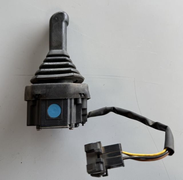 Linde 409324 | Joystick Single Axis Still no. 8409324 sn 0651 58 - Električni sustav za Oprema za rukovanje materijalima: slika Linde 409324 | Joystick Single Axis Still no. 8409324 sn 0651 58 - Električni sustav za Oprema za rukovanje materijalima Linde 409324 | Joystick Single Axis Still no. 8409324 sn 0651 58 - Električni sustav za Oprema za rukovanje materijalima: slika Linde 409324 | Joystick Single Axis Still no. 8409324 sn 0651 58 - Električni sustav za Oprema za rukovanje materijalima