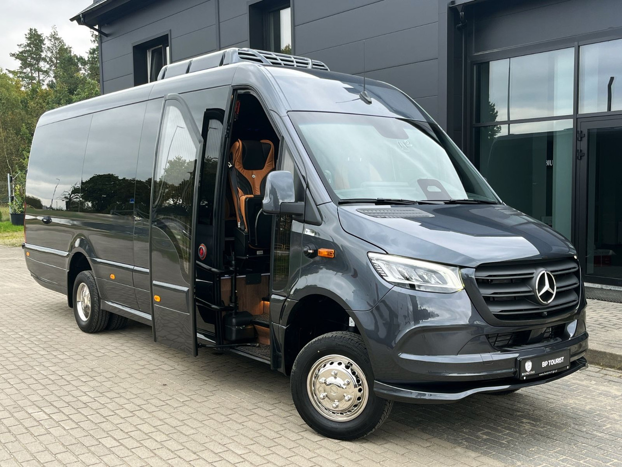 Mercedes-Benz Sprinter 519 AWD 4x4 TOURIST / 21 to 24 Seats - Minibus, Putnički kombi: slika Mercedes-Benz Sprinter 519 AWD 4x4 TOURIST / 21 to 24 Seats - Minibus, Putnički kombi Mercedes-Benz Sprinter 519 AWD 4x4 TOURIST / 21 to 24 Seats - Minibus, Putnički kombi: slika Mercedes-Benz Sprinter 519 AWD 4x4 TOURIST / 21 to 24 Seats - Minibus, Putnički kombi
