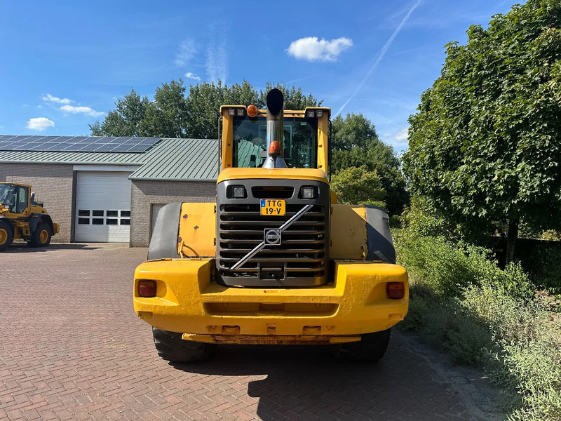 Volvo L120 F - Utovarivač na kotačima: slika Volvo L120 F - Utovarivač na kotačima Volvo L120 F - Utovarivač na kotačima: slika Volvo L120 F - Utovarivač na kotačima