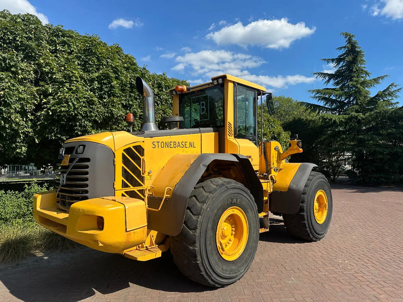 Volvo L120 F - Utovarivač na kotačima: slika Volvo L120 F - Utovarivač na kotačima Volvo L120 F - Utovarivač na kotačima: slika Volvo L120 F - Utovarivač na kotačima