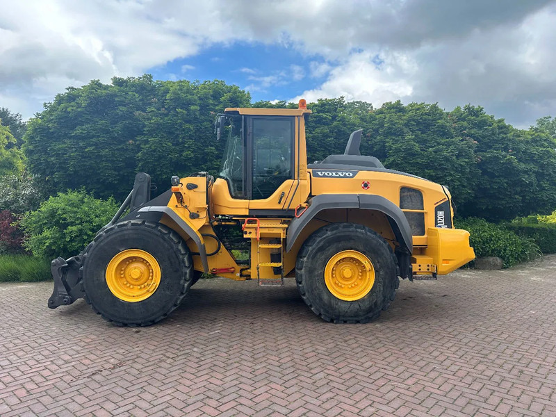 Volvo L120 H - Utovarivač na kotačima: slika Volvo L120 H - Utovarivač na kotačima Volvo L120 H - Utovarivač na kotačima: slika Volvo L120 H - Utovarivač na kotačima