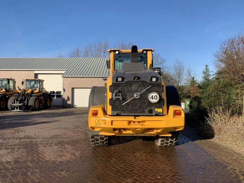 Volvo L120 H - Utovarivač na kotačima: slika Volvo L120 H - Utovarivač na kotačima Volvo L120 H - Utovarivač na kotačima: slika Volvo L120 H - Utovarivač na kotačima