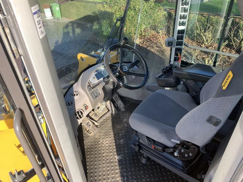 Utovarivač na kotačima Volvo L120 H: slika Utovarivač na kotačima Volvo L120 H