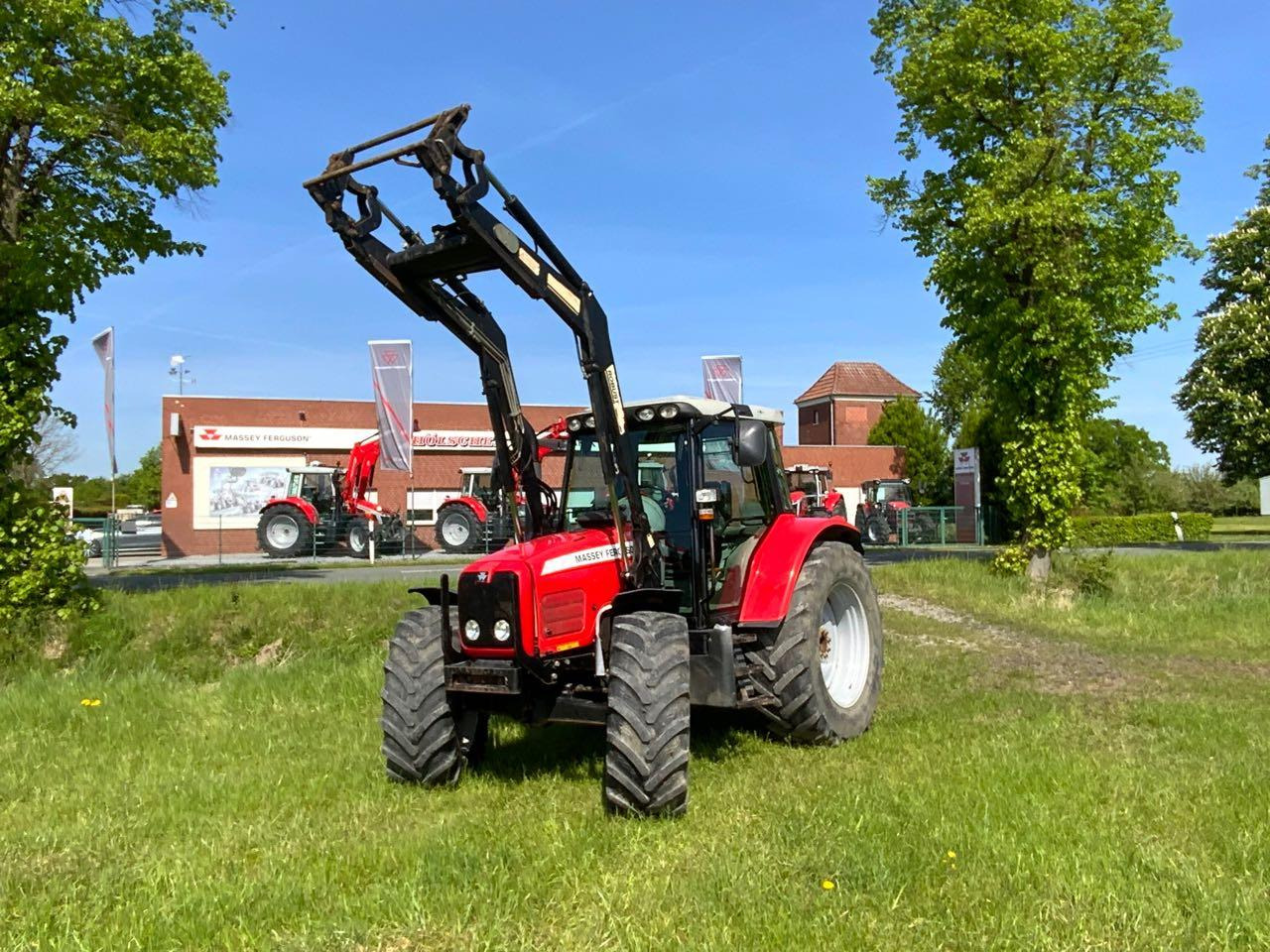 Massey Ferguson MF 6470 mit Frontlader - Traktor: slika Massey Ferguson MF 6470 mit Frontlader - Traktor Massey Ferguson MF 6470 mit Frontlader - Traktor: slika Massey Ferguson MF 6470 mit Frontlader - Traktor