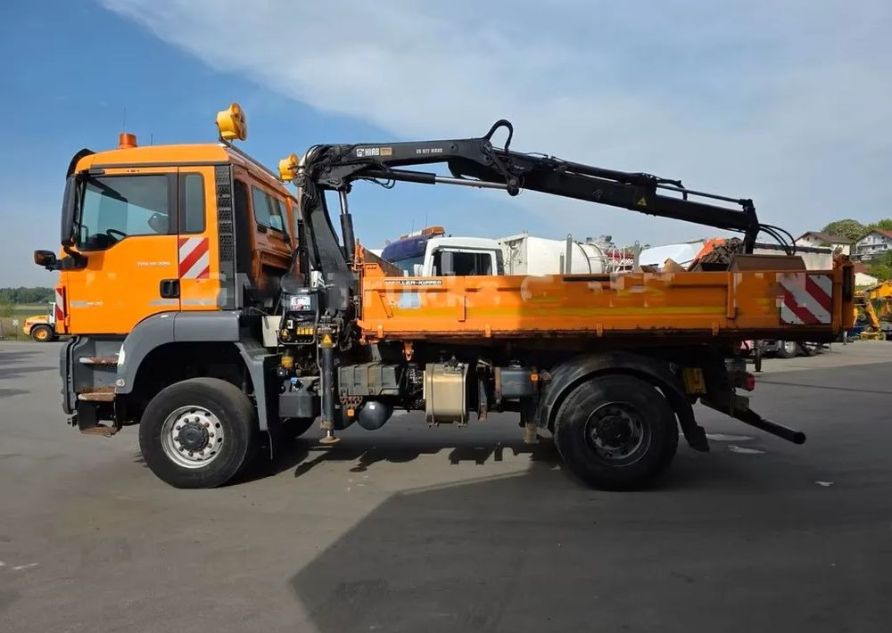 MAN TGS 18.320 4x4 – Wywrotka trójstronna Meiller + Kran HIAB | Komunalny | Euro 5 - Kiper: slika MAN TGS 18.320 4x4 – Wywrotka trójstronna Meiller + Kran HIAB | Komunalny | Euro 5 - Kiper MAN TGS 18.320 4x4 – Wywrotka trójstronna Meiller + Kran HIAB | Komunalny | Euro 5 - Kiper: slika MAN TGS 18.320 4x4 – Wywrotka trójstronna Meiller + Kran HIAB | Komunalny | Euro 5 - Kiper