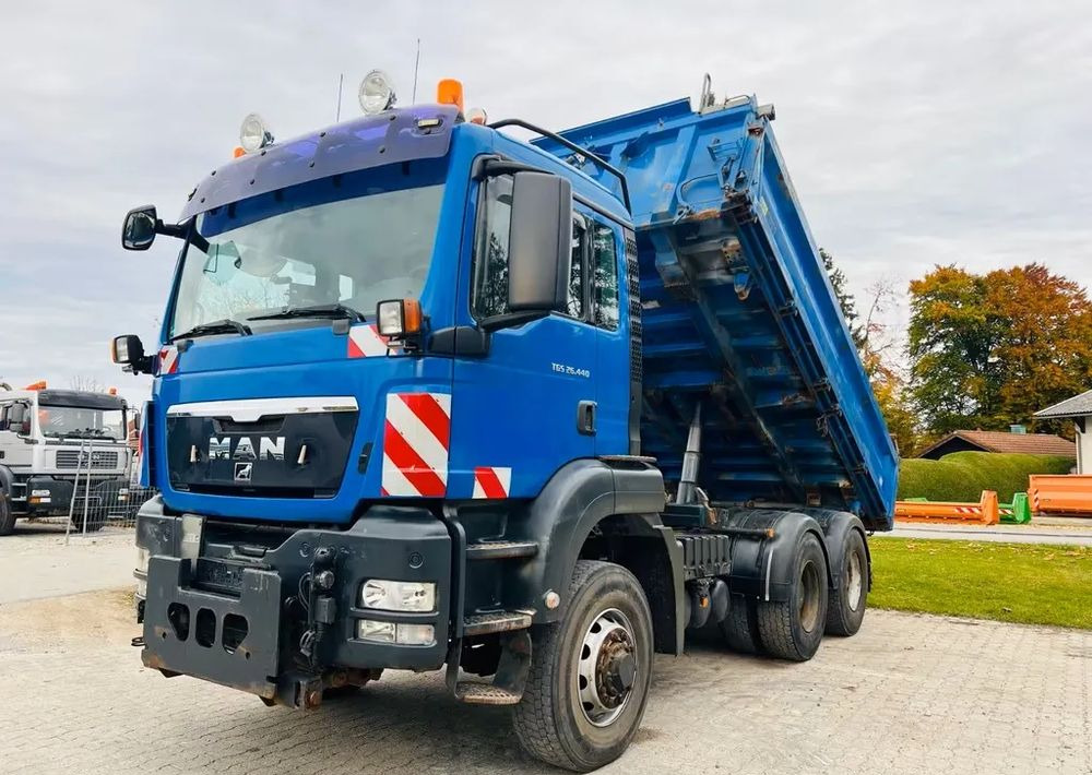 MAN TGS 26.440 6x6 Hydrodrive – Meiller 3-stronny wywrotka / Manual / Retarder / Tempomat / Euro 5 - Kiper: slika MAN TGS 26.440 6x6 Hydrodrive – Meiller 3-stronny wywrotka / Manual / Retarder / Tempomat / Euro 5 - Kiper MAN TGS 26.440 6x6 Hydrodrive – Meiller 3-stronny wywrotka / Manual / Retarder / Tempomat / Euro 5 - Kiper: slika MAN TGS 26.440 6x6 Hydrodrive – Meiller 3-stronny wywrotka / Manual / Retarder / Tempomat / Euro 5 - Kiper