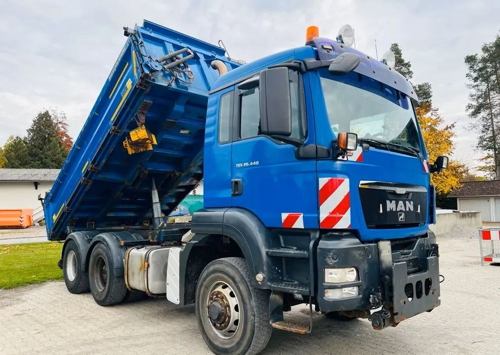 MAN TGS 26.440 6x6 Hydrodrive – Meiller 3-stronny wywrotka / Manual / Retarder / Tempomat / Euro 5 - Kiper: slika MAN TGS 26.440 6x6 Hydrodrive – Meiller 3-stronny wywrotka / Manual / Retarder / Tempomat / Euro 5 - Kiper MAN TGS 26.440 6x6 Hydrodrive – Meiller 3-stronny wywrotka / Manual / Retarder / Tempomat / Euro 5 - Kiper: slika MAN TGS 26.440 6x6 Hydrodrive – Meiller 3-stronny wywrotka / Manual / Retarder / Tempomat / Euro 5 - Kiper