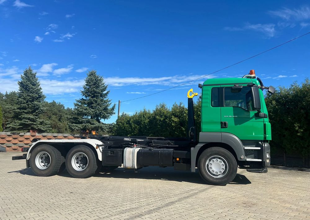 MAN TGS 26.440 | Hakowiec Meiller| 6x4 | 440 KM | przód resor, tył pneumatyczne |Belka ostrzegawcza (koguty) - Kamion s kukastom dizalicom: slika MAN TGS 26.440 | Hakowiec Meiller| 6x4 | 440 KM | przód resor, tył pneumatyczne |Belka ostrzegawcza (koguty) - Kamion s kukastom dizalicom MAN TGS 26.440 | Hakowiec Meiller| 6x4 | 440 KM | przód resor, tył pneumatyczne |Belka ostrzegawcza (koguty) - Kamion s kukastom dizalicom: slika MAN TGS 26.440 | Hakowiec Meiller| 6x4 | 440 KM | przód resor, tył pneumatyczne |Belka ostrzegawcza (koguty) - Kamion s kukastom dizalicom